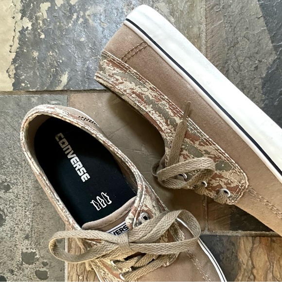 Converse•Size 9.5•Cons Skateboarding Shoes•Khaki and Camo Canvas•Lace-Up Styling - Picture 9 of 16